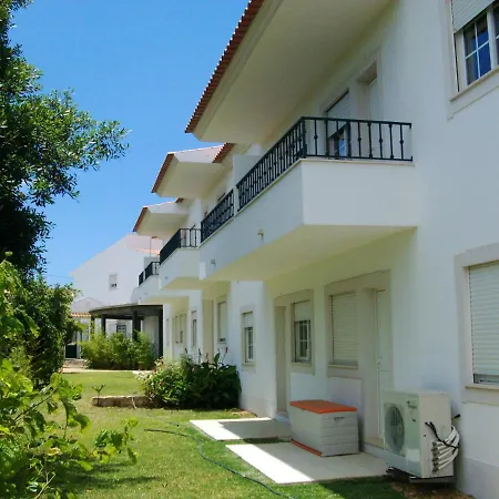 Charming With Shared Pool Apartment *
