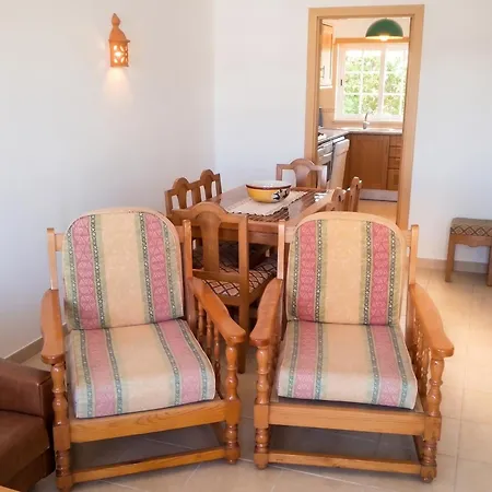 Apartamento Charming In With Shared Pool