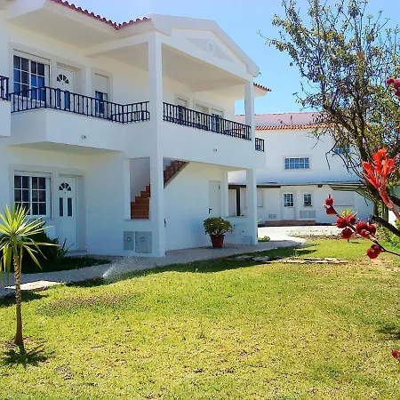 Appartement Charming In With Shared Pool